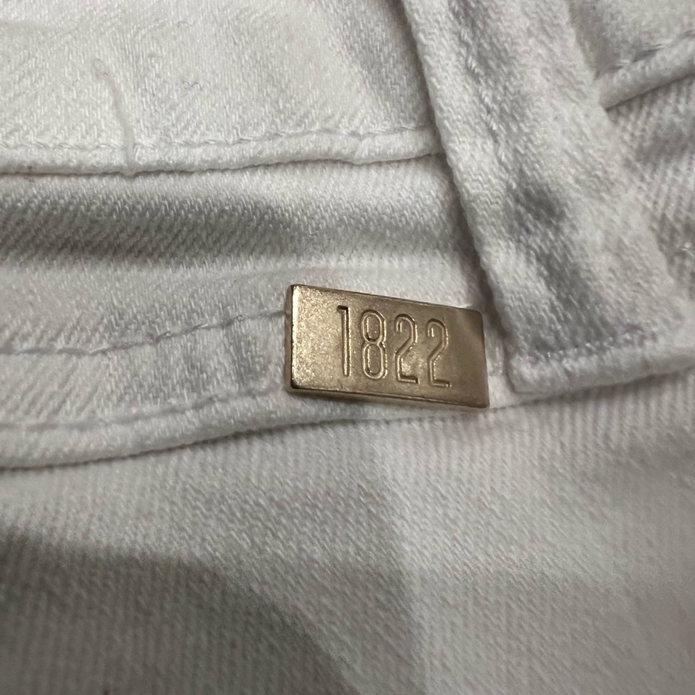 Classic white denim jeans, 1822 Taylor. Size 10.